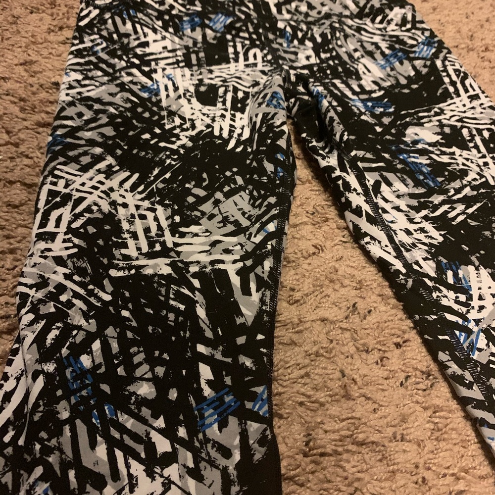 Work out capris 💙 - Picture 3 of 5